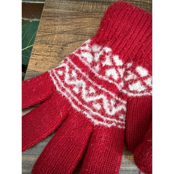 Red and white winter gloves - Picture 3 of 7